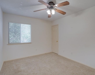 1512 Davis Mountain Loop - Photo Thumbnail 12