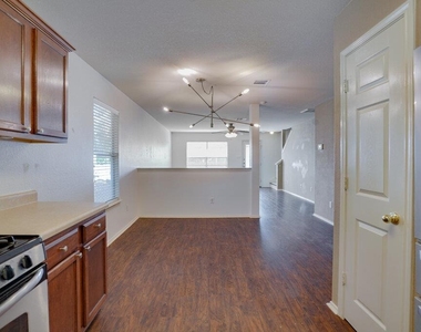 1512 Davis Mountain Loop - Photo Thumbnail 5