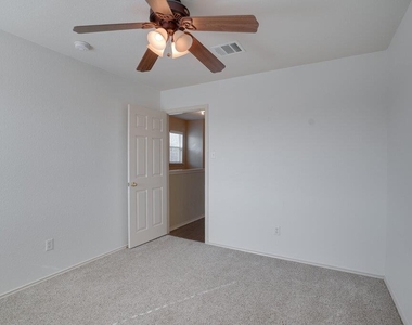 1512 Davis Mountain Loop - Photo Thumbnail 11