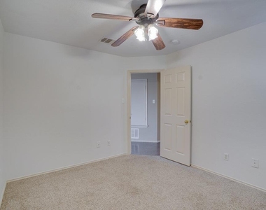 1512 Davis Mountain Loop - Photo Thumbnail 13