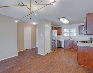 1512 Davis Mountain Loop - Photo Thumbnail 3