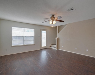 1512 Davis Mountain Loop - Photo Thumbnail 8
