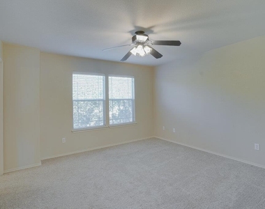 1512 Davis Mountain Loop - Photo Thumbnail 16