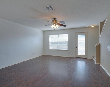 1512 Davis Mountain Loop - Photo Thumbnail 7