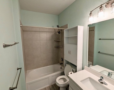824 Falkland Trce - Photo Thumbnail 15