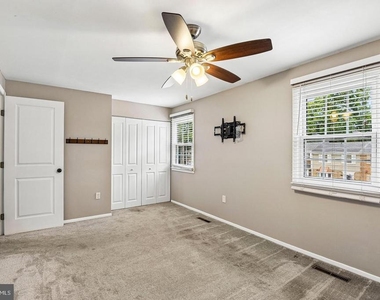 1812 Foxdale Court - Photo Thumbnail 13