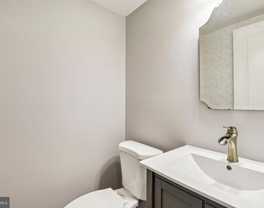 1812 Foxdale Court - Photo Thumbnail 22