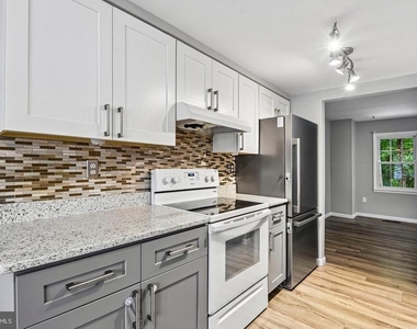 1812 Foxdale Court - Photo Thumbnail 7