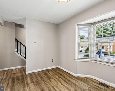 1812 Foxdale Court - Photo Thumbnail 2