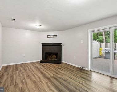 1812 Foxdale Court - Photo Thumbnail 24