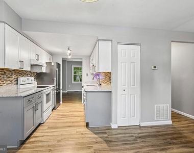 1812 Foxdale Court - Photo Thumbnail 6