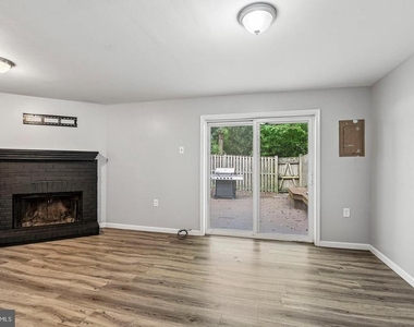 1812 Foxdale Court - Photo Thumbnail 23