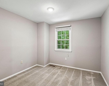 1812 Foxdale Court - Photo Thumbnail 16