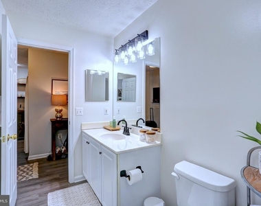 2056 Quaker Way - Photo Thumbnail 5