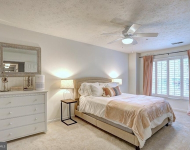 2056 Quaker Way - Photo Thumbnail 16