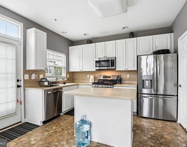 1701 Hayle Drive - Photo Thumbnail 3