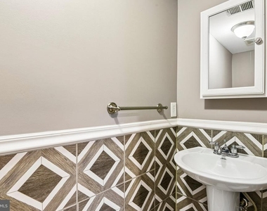 1701 Hayle Drive - Photo Thumbnail 32