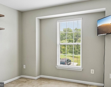 1701 Hayle Drive - Photo Thumbnail 17