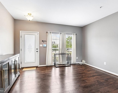 1701 Hayle Drive - Photo Thumbnail 10