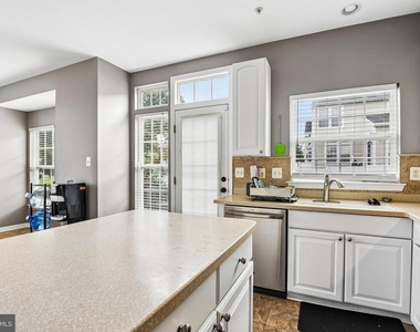 1701 Hayle Drive - Photo Thumbnail 5