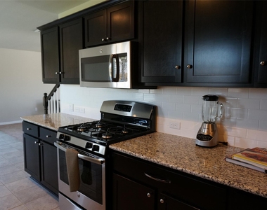 399 Langely - Photo Thumbnail 3