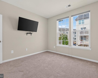 1303 Cheswick Lane - Photo Thumbnail 13