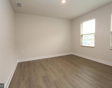 24103 Harvest Circle - Photo Thumbnail 7