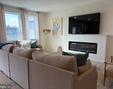 219 Lackawanna Lane - Photo Thumbnail 7