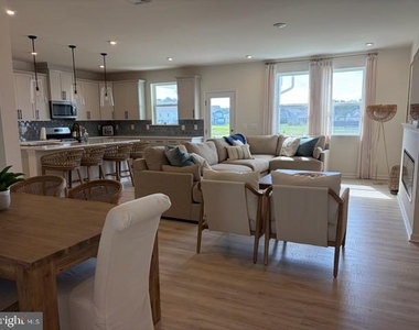 219 Lackawanna Lane - Photo Thumbnail 5