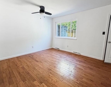 32 Ethan Allen Court - Photo Thumbnail 6
