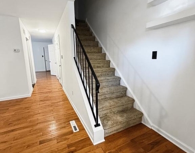 32 Ethan Allen Court - Photo Thumbnail 2