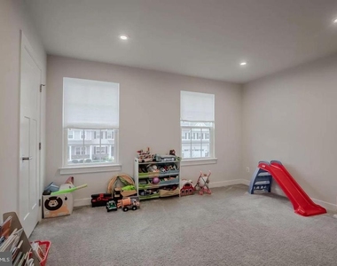 219 Felix Drive - Photo Thumbnail 10