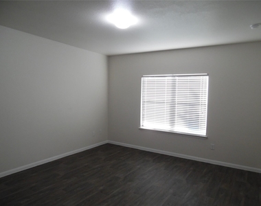 3010 Tilmon Ln - Photo Thumbnail 7