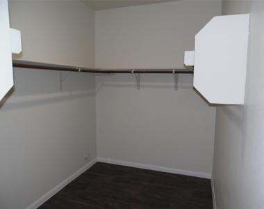 3010 Tilmon Ln - Photo Thumbnail 9