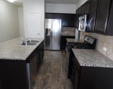 3010 Tilmon Ln - Photo Thumbnail 6