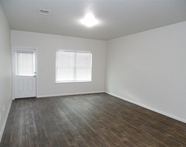 3010 Tilmon Ln - Photo Thumbnail 3