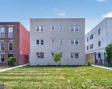 1823 E Capitol Street Se - Photo Thumbnail 5
