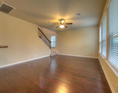 8608 White Ibis Dr - Photo Thumbnail 3