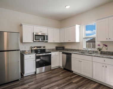 18213 Stellers Sea St - Photo Thumbnail 3