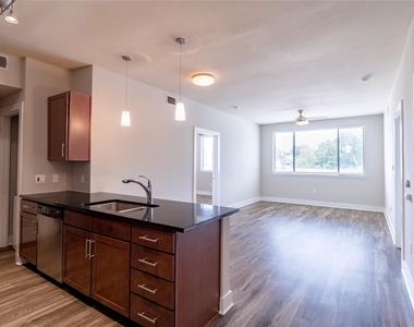 3016 Guadalupe St - Photo Thumbnail 3