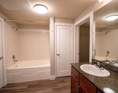 3016 Guadalupe St - Photo Thumbnail 11