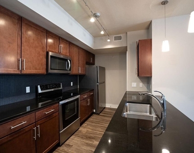 3016 Guadalupe St - Photo Thumbnail 4