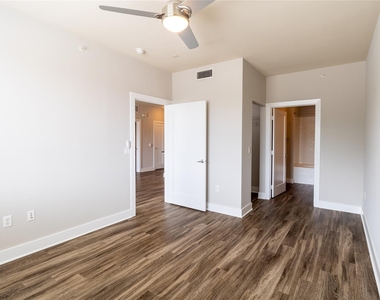 3016 Guadalupe St - Photo Thumbnail 12