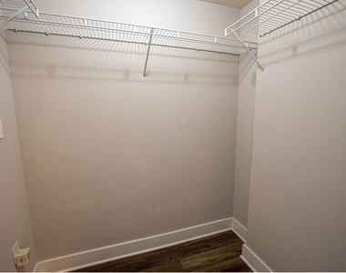 3016 Guadalupe St - Photo Thumbnail 7
