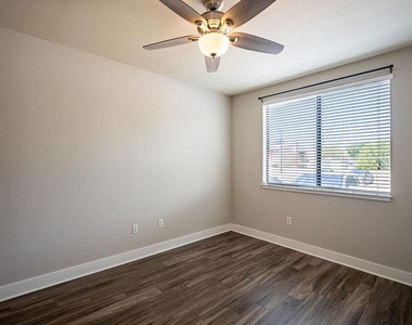 3016 Guadalupe St - Photo Thumbnail 5