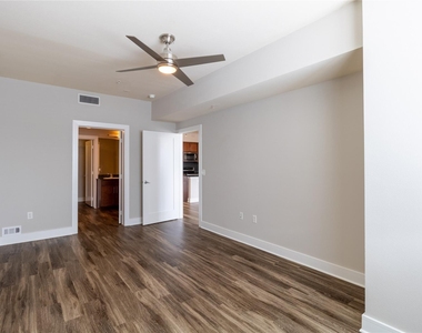 3016 Guadalupe St - Photo Thumbnail 17