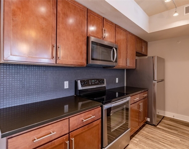 3016 Guadalupe St - Photo Thumbnail 5