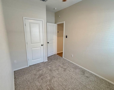 1104 Minnow Ln - Photo Thumbnail 18