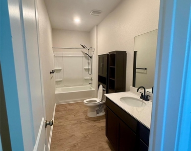 1104 Minnow Ln - Photo Thumbnail 4