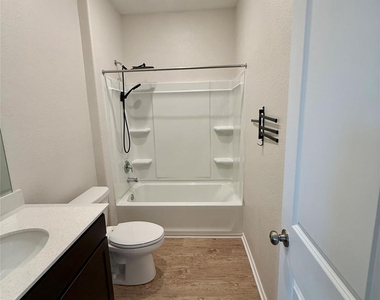 1104 Minnow Ln - Photo Thumbnail 16